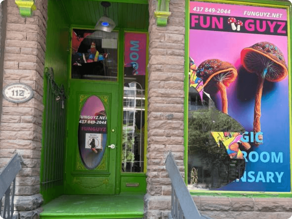 funguyz-magic-mushrooms-dispensary-112-sherbourne-2 The storefront with a bright green door, from the outside, at Funguyz magic mushrooms dispensary in Toronto at 112 Sherbourne Street